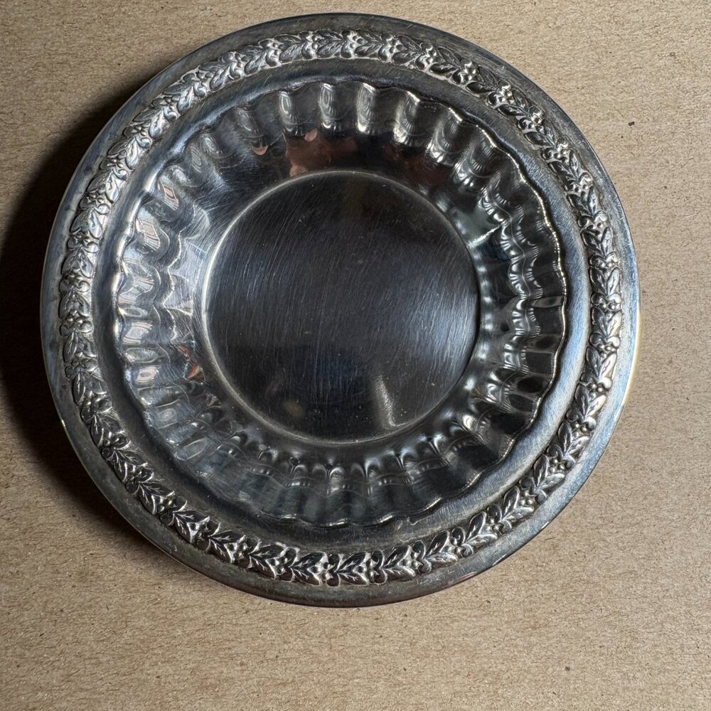 Vintage Lipman Bros Sterling set of 4 small finger/nut dishes - Picture 6 of 11